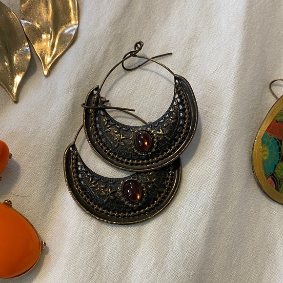 Earring Set - Picture 10 of 16